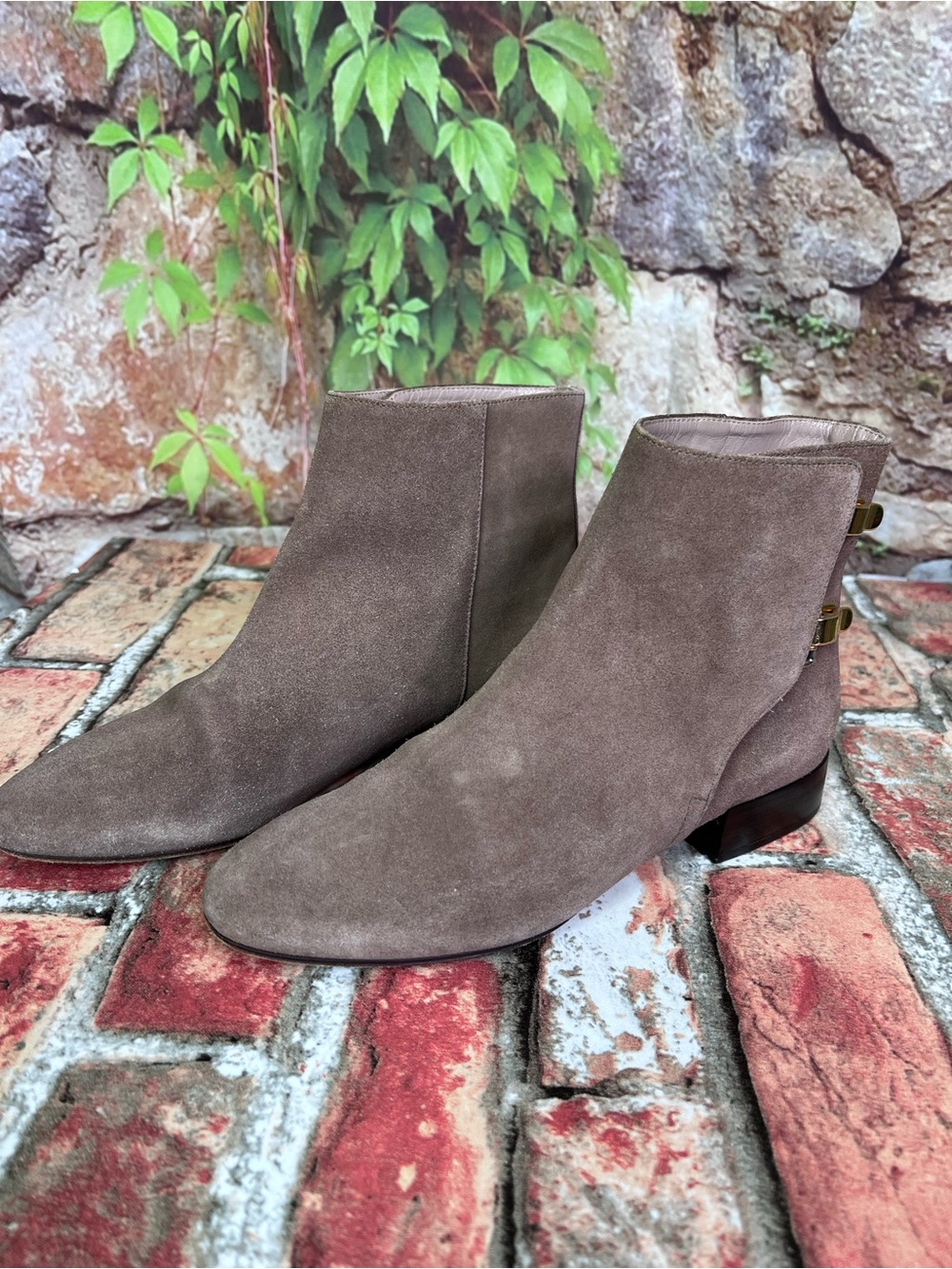 CHLOE Tan Suede Gold Buckle Short Ankle Boots, Made in Italy, 36 - Picture 2 of 15